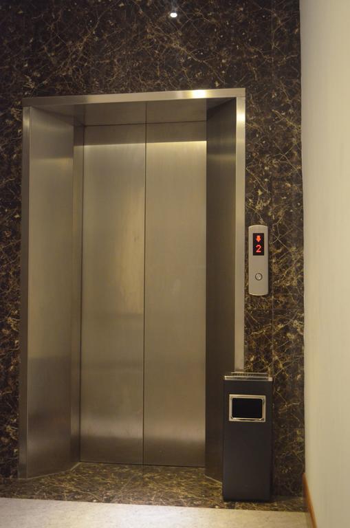 Mustika Gajah Mada Hotel Джакарта Екстериор снимка