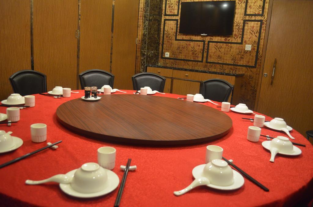 Mustika Gajah Mada Hotel Джакарта Екстериор снимка