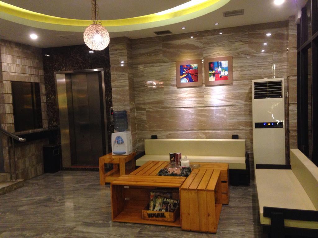 Mustika Gajah Mada Hotel Джакарта Екстериор снимка