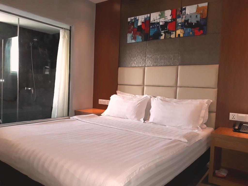 Mustika Gajah Mada Hotel Джакарта Екстериор снимка