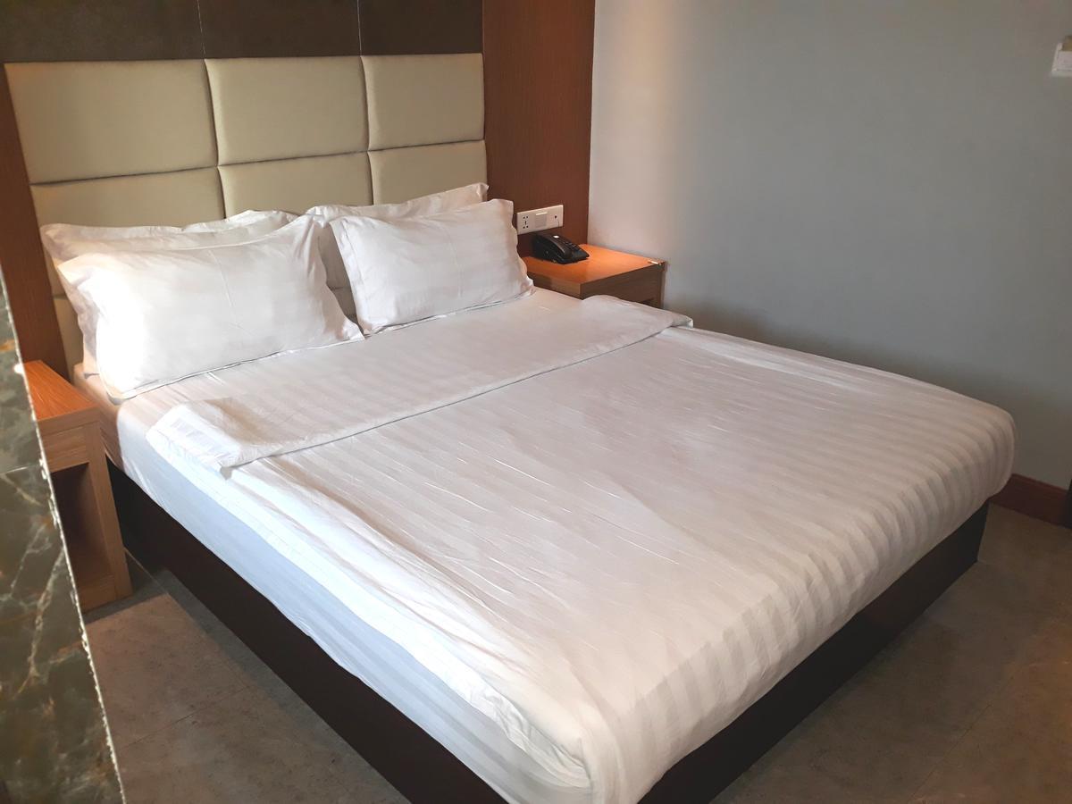 Mustika Gajah Mada Hotel Джакарта Екстериор снимка