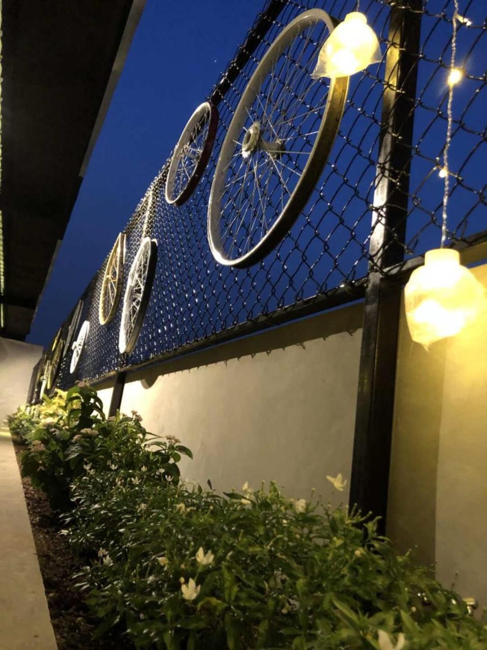 Mustika Gajah Mada Hotel Джакарта Екстериор снимка
