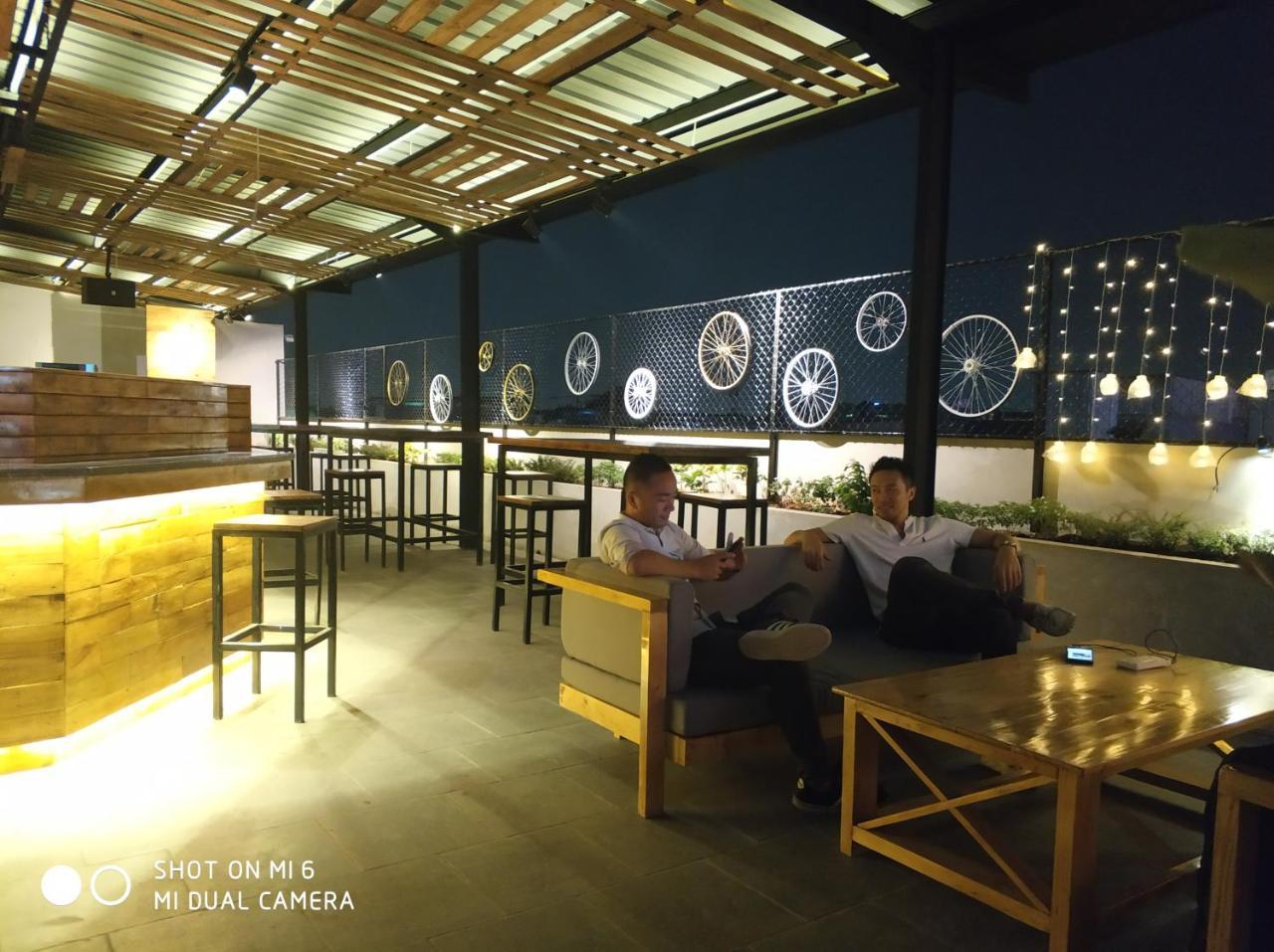 Mustika Gajah Mada Hotel Джакарта Екстериор снимка