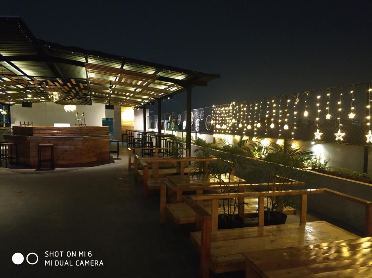 Mustika Gajah Mada Hotel Джакарта Екстериор снимка