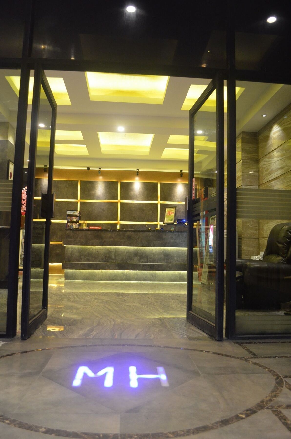 Mustika Gajah Mada Hotel Джакарта Екстериор снимка