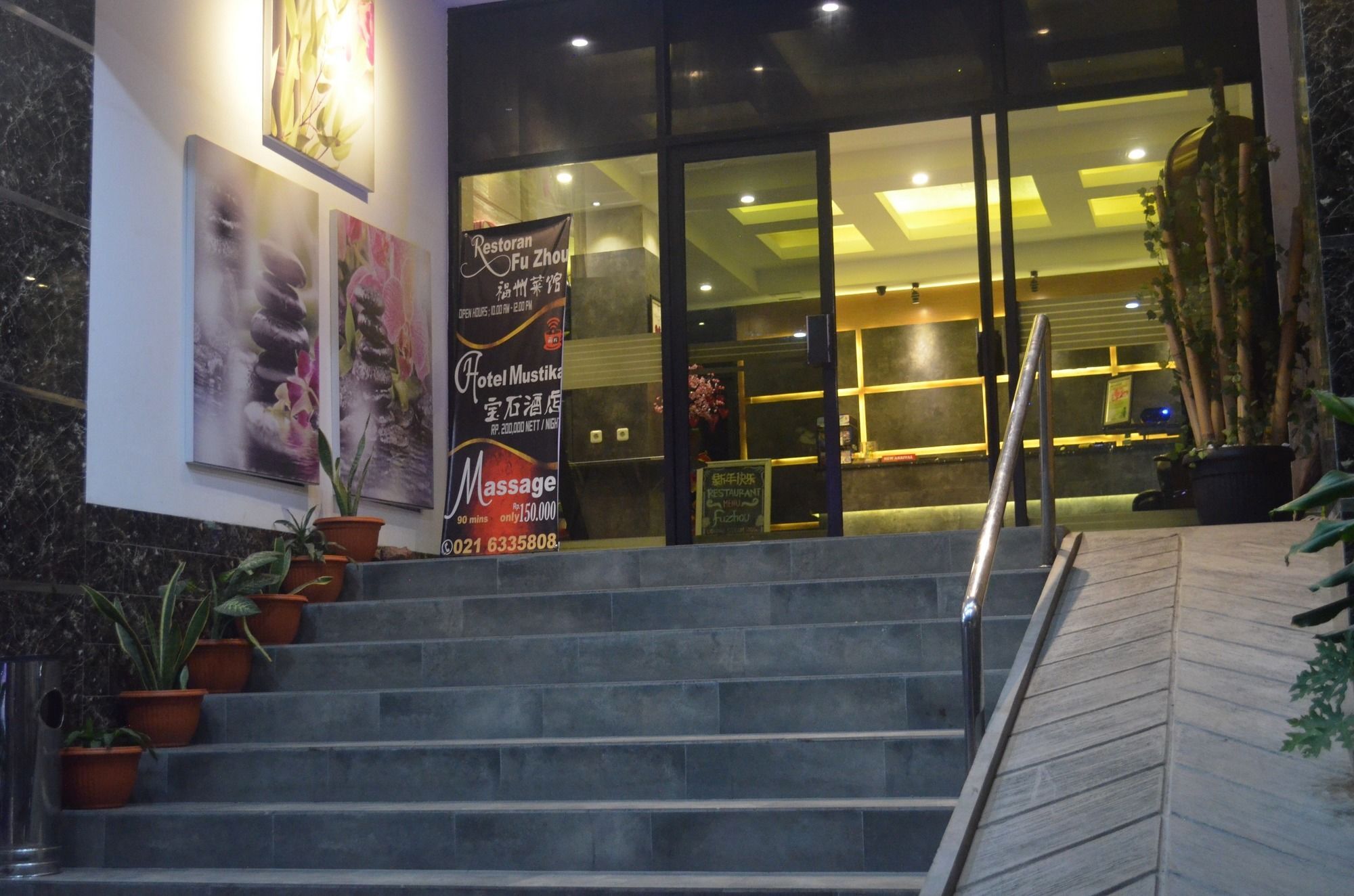 Mustika Gajah Mada Hotel Джакарта Екстериор снимка
