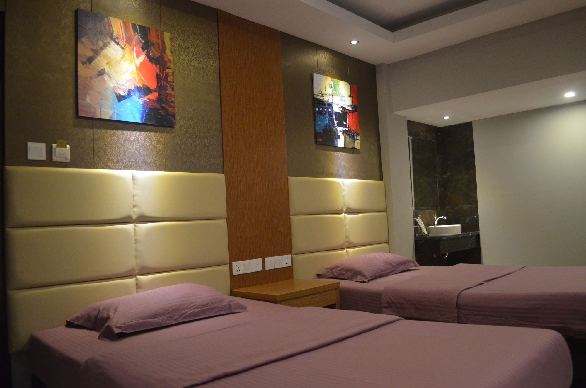 Mustika Gajah Mada Hotel Джакарта Екстериор снимка