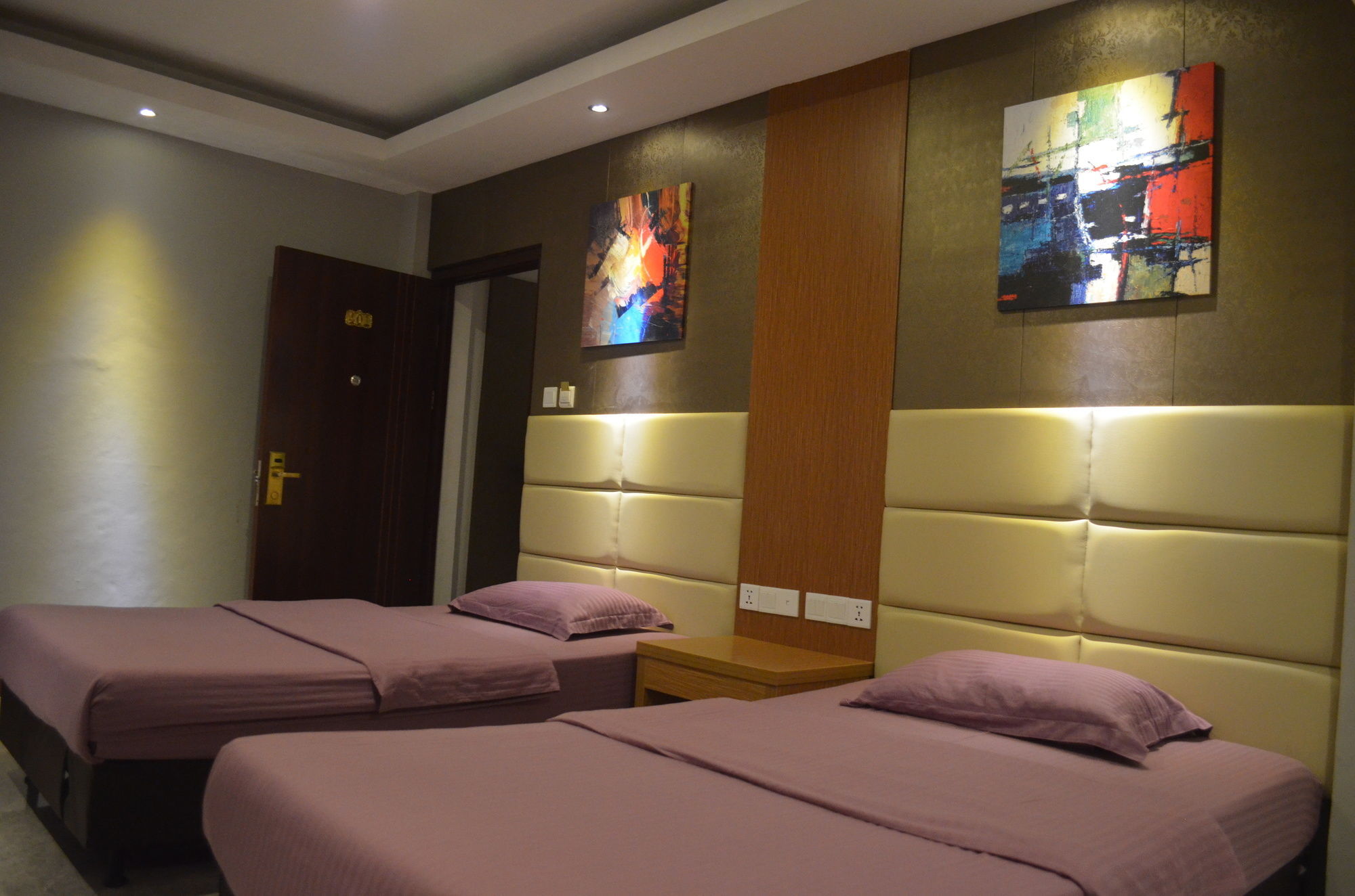 Mustika Gajah Mada Hotel Джакарта Екстериор снимка