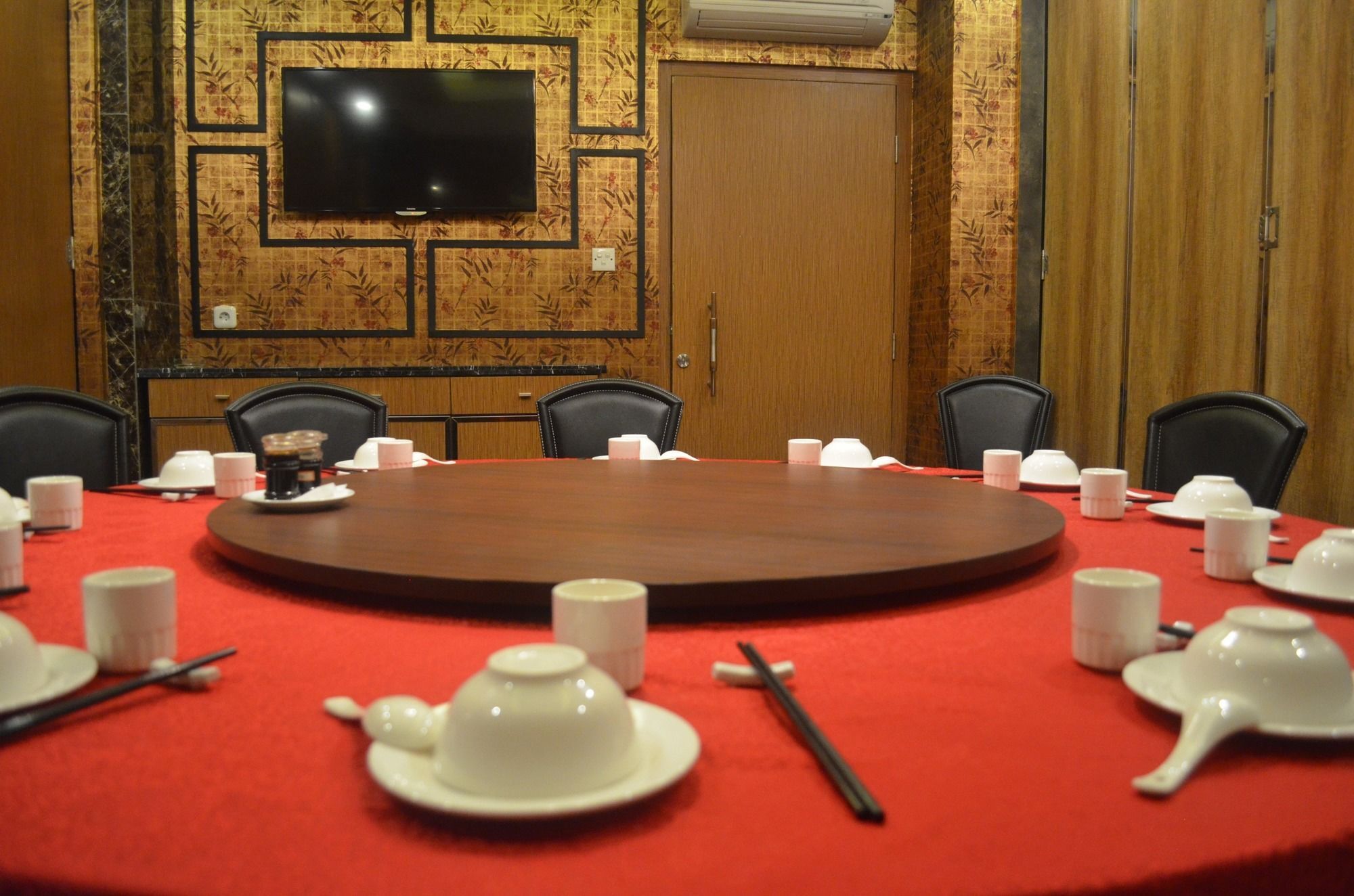 Mustika Gajah Mada Hotel Джакарта Екстериор снимка